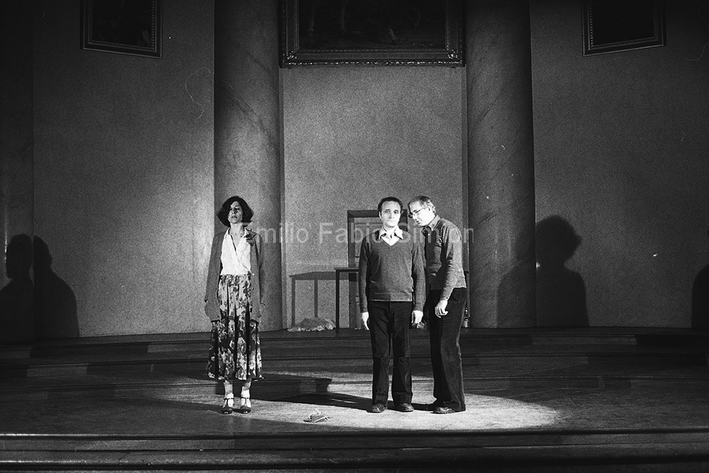 Concerto Zaj, Alzare le braccia. "Rumore di fondo". Aula Magna dell'Università di Pavia, 1978