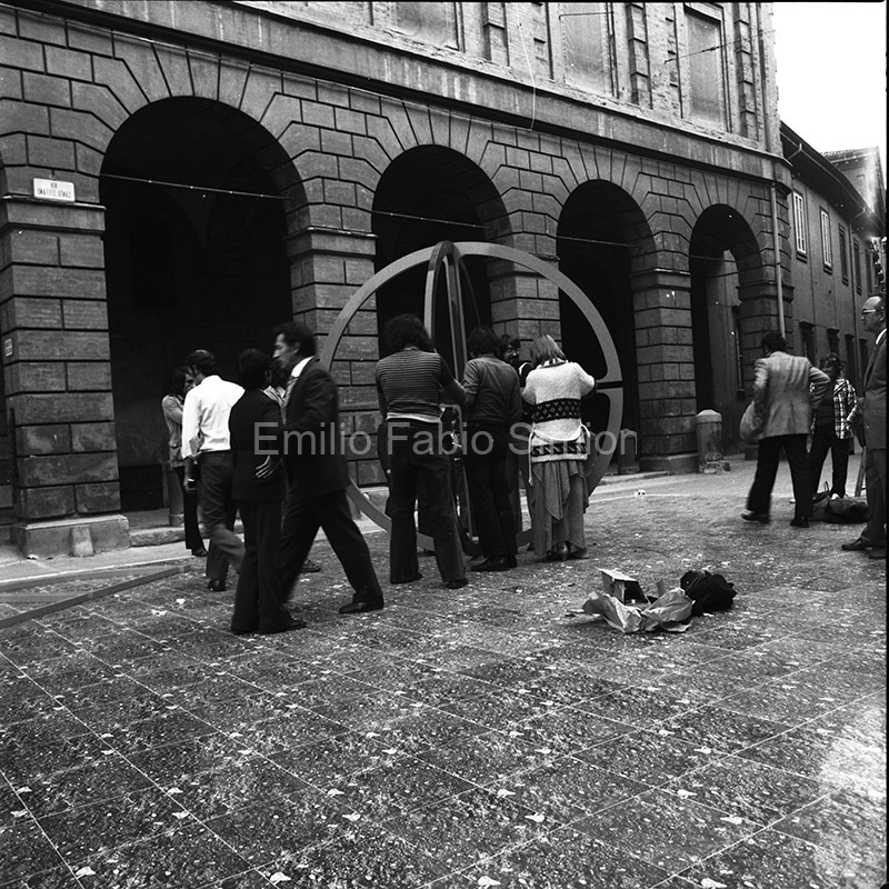 Pollution. Piazza Santo Stefano. Bologna, 1972