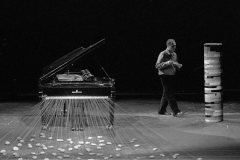 Walter Marchetti. J'aimerai Jouer Avec Un Piano Qui Aurait Un Grosse Queue.  L'orecchio nell'occhio. Teatro di Porta Romana. Milano, 1981